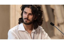 Elvio Carrieri con “Poveri a noi”…… nella Dozzina del Premio Strega 2025