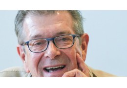 Renato Martinoni con “Ricordi di suoni e di luci. Storia di un poeta e della sua follia” nella Dozzina del Premio Strega 2025 Renato Martinoni con “Ricordi di suoni e di luci. Storia di un poeta e della sua follia” nella Dozzina del Premio Strega 2025